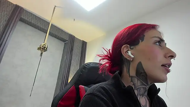 selene red  online show from June 15, 2026, 1:39 am