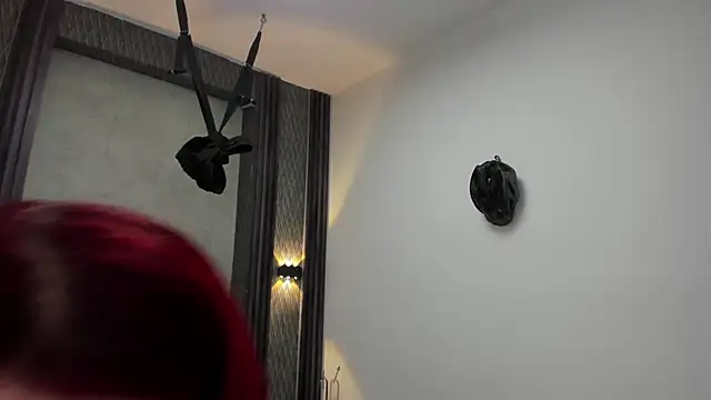 selene red  online show from February 9, 2026, 1:25 am