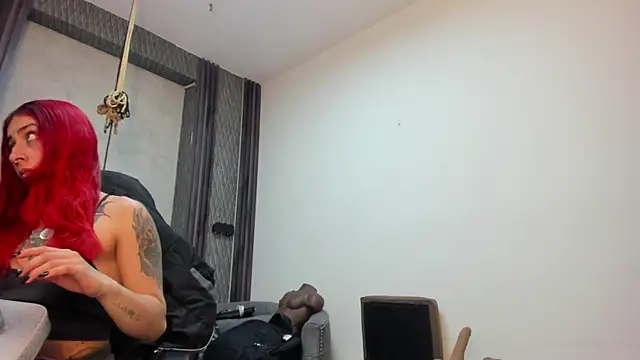 selene red  online show from June 24, 2026, 2:54 am
