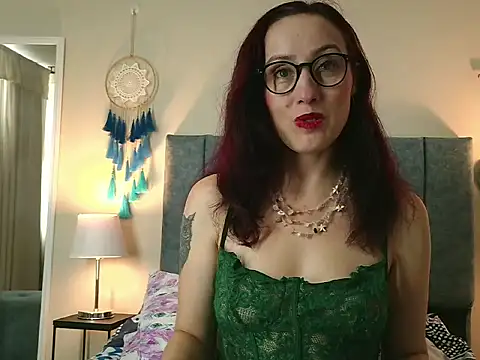 Snapshot of IberianMoonMK chatting on June 8, 2026, 5:35 pm IberianMoonMK online show from June 8, 2026, 5:35 pm