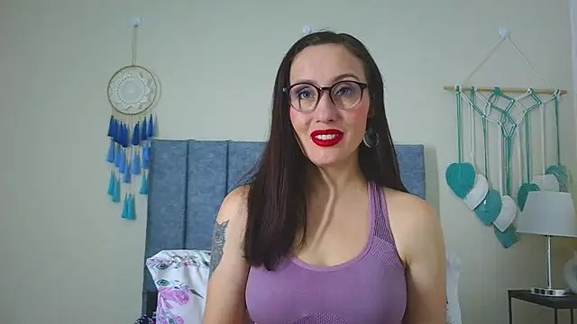 Snapshot of IberianMoonMK chatting on October 27, 2025, 5:25 pm IberianMoonMK online show from October 27, 2025, 5:25 pm