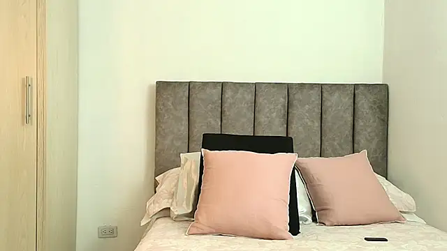 karina lewis  online show from February 7, 2026, 3:25 am