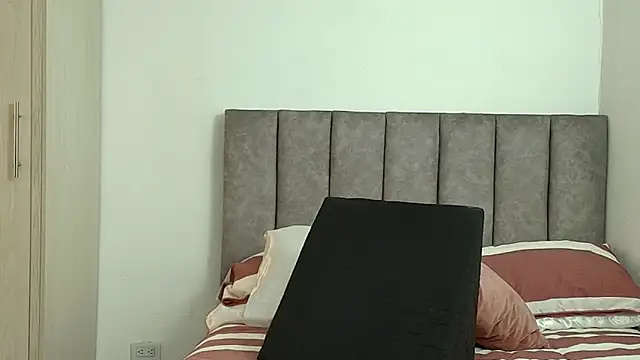karina lewis  online show from April 25, 2026, 5:10 am