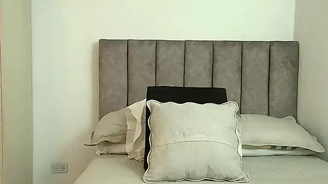 karina lewis  online show from January 10, 2026, 3:35 am