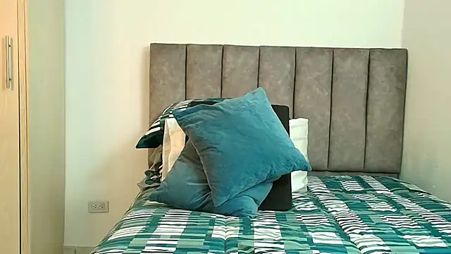 karina lewis  online show from March 6, 2026, 3:45 am