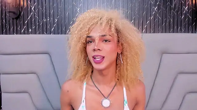 Snapshot of NaomiSteward chatting on December 1, 2025, 12:28 pm NaomiSteward online show from December 1, 2025, 12:28 pm