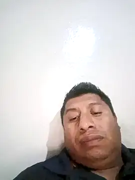 Snapshot of Riatatuil chatting on November 18, 2025, 9:40 pm Riatatuil online show from November 18, 2025, 9:40 pm