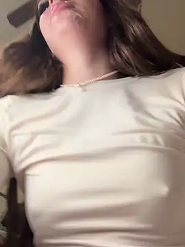 Snapshot of 18petitewhitegirl chatting on December 20, 2024, 9:28 pm 18petitewhitegirl online show from December 20, 2024, 9:28 pm