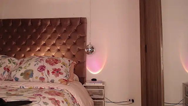 Snapshot of Roussmariehenao chatting on February 21, 2026, 2:57 am Roussmariehenao online show from February 21, 2026, 2:57 am