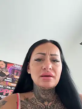 Mia-Roux online show from March 16, 2026, 12:42 pm