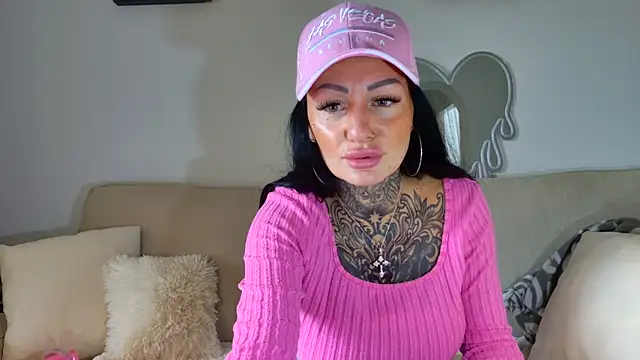 Mia-Roux online show from March 21, 2026, 12:53 pm