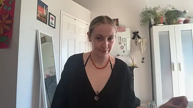 Snapshot of Littlelolo60 chatting on April 24, 2026, 1:35 pm Littlelolo60 online show from April 24, 2026, 1:35 pm