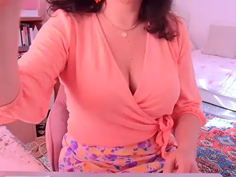 Snapshot of Evademarville chatting on April 17, 2026, 7:55 am Evademarville online show from April 17, 2026, 7:55 am