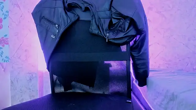 Snapshot of AnddieBaker chatting on November 26, 2025, 10:10 pm AnddieBaker online show from November 26, 2025, 10:10 pm