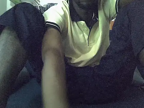 Snapshot of Delicious-D chatting on November 17, 2025, 5:00 am Delicious-D online show from November 17, 2025, 5:00 am