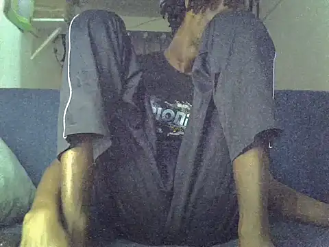 Snapshot of Delicious-D chatting on November 18, 2025, 5:33 am Delicious-D online show from November 18, 2025, 5:33 am