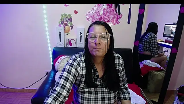 Snapshot of Victoria_Red01 chatting on December 28, 2024, 12:56 pm Victoria Red01 online show from December 28, 2024, 12:56 pm