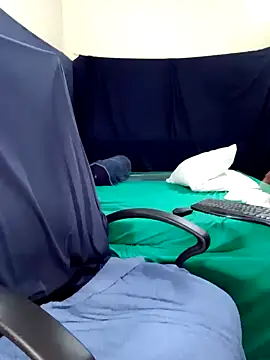 Snapshot of Midnight_Blossom chatting on February 18, 2025, 12:37 am Midnight Blossom online show from February 18, 2025, 12:37 am