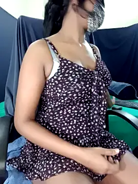 Snapshot of Midnight_Blossom chatting on February 10, 2025, 9:04 pm Midnight Blossom online show from February 10, 2025, 9:04 pm