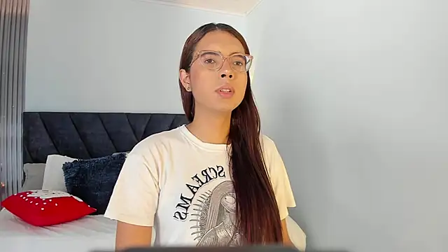 Snapshot of sara_saenz99 chatting on November 8, 2025, 8:01 pm sara saenz99 online show from November 8, 2025, 8:01 pm