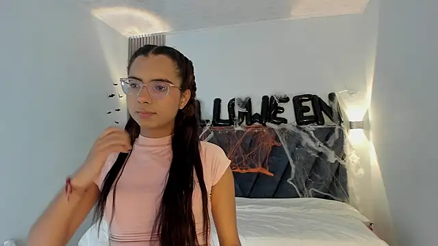 Snapshot of sara_saenz99 chatting on October 23, 2025, 8:07 pm sara saenz99 online show from October 23, 2025, 8:07 pm