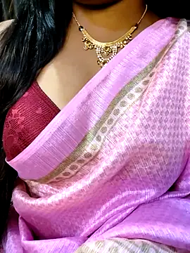 VR here 4U online show from March 12, 2026, 8:13 pm