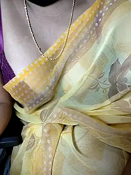 Snapshot of VR_here_4U chatting on July 17, 2026, 6:05 pm VR here 4U online show from July 17, 2026, 6:05 pm