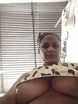 Snapshot of Andreita_95 chatting on July 14, 2026, 11:44 pm Andreita 95 online show from July 14, 2026, 11:44 pm