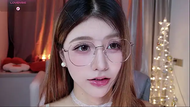 Snapshot of Momoever123456 chatting on October 9, 2025, 1:44 pm Momoever123456 online show from October 9, 2025, 1:44 pm