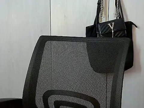 Destiny Desire online show from October 6, 2025, 2:02 am