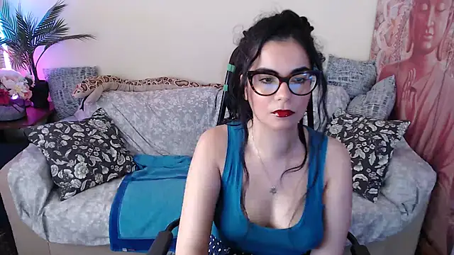 Saturnia Yvonne online show from October 9, 2025, 9:43 am