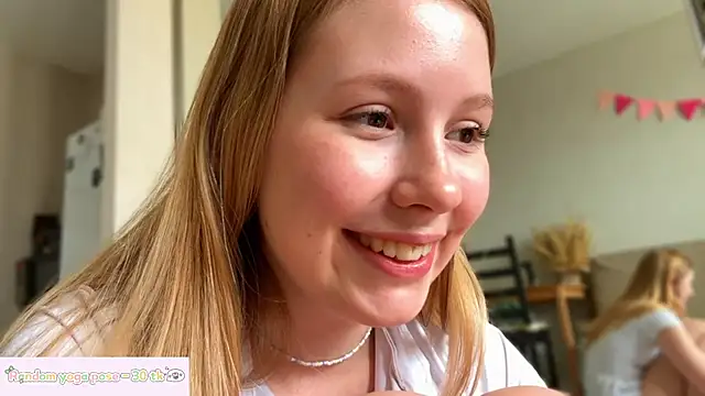 HoneyAudrey online show from May 18, 2026, 3:39 am