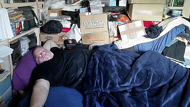 Snapshot of hadeszeuss2 chatting on March 6, 2026, 3:18 pm hadeszeuss2 online show from March 6, 2026, 3:18 pm