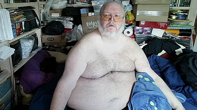 Snapshot of hadeszeuss2 chatting on April 13, 2026, 2:21 pm hadeszeuss2 online show from April 13, 2026, 2:21 pm