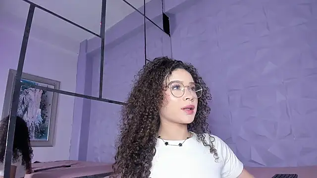 Snapshot of _LittleLia chatting on November 28, 2025, 4:07 pm LittleLia online show from November 28, 2025, 4:07 pm