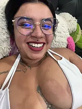 Snapshot of Devilsweet17 chatting on March 21, 2025, 11:12 pm Devilsweet17 online show from March 21, 2025, 11:12 pm