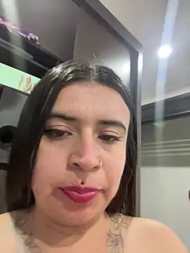 Snapshot of Devilsweet17 chatting on February 15, 2025, 12:26 am Devilsweet17 online show from February 15, 2025, 12:26 am