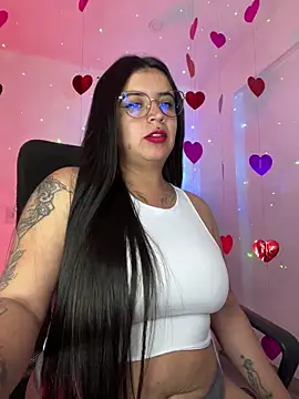 Snapshot of Devilsweet17 chatting on February 13, 2025, 4:43 am Devilsweet17 online show from February 13, 2025, 4:43 am