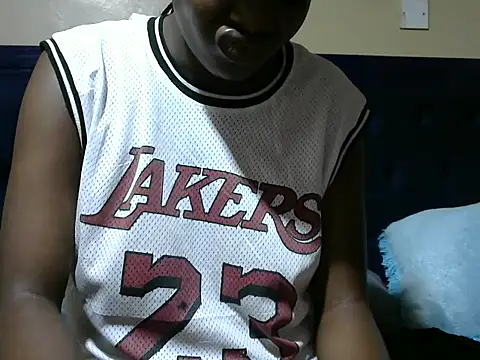 Snapshot of Creamy_dolly chatting on March 3, 2026, 1:23 am Creamy dolly online show from March 3, 2026, 1:23 am