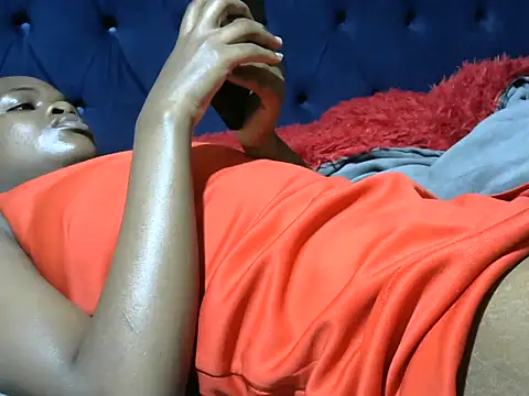 Snapshot of Creamy_dolly chatting on March 5, 2026, 9:33 pm Creamy dolly online show from March 5, 2026, 9:33 pm