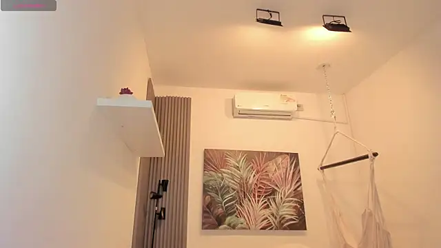 emma alice  online show from November 13, 2025, 12:09 pm