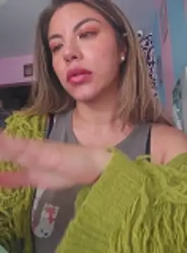 Snapshot of Karen_San_Miguel chatting on October 15, 2025, 6:49 pm Karen San Miguel online show from October 15, 2025, 6:49 pm