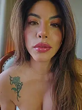 Karen San Miguel online show from December 15, 2025, 10:26 pm