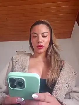 Snapshot of Karen_San_Miguel chatting on October 28, 2025, 7:35 pm Karen San Miguel online show from October 28, 2025, 7:35 pm