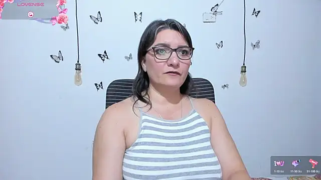 Amie Adams82  online show from April 17, 2026, 3:04 pm