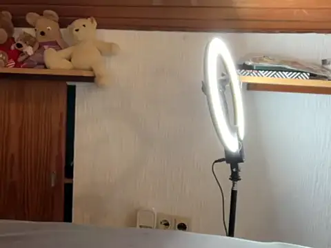 Snapshot of JeSuisUnTapin chatting on October 18, 2025, 12:45 am JeSuisUnTapin online show from October 18, 2025, 12:45 am