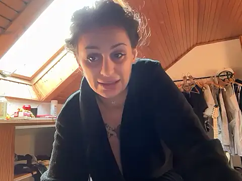 Snapshot of JeSuisUnTapin chatting on October 13, 2025, 1:02 pm JeSuisUnTapin online show from October 13, 2025, 1:02 pm