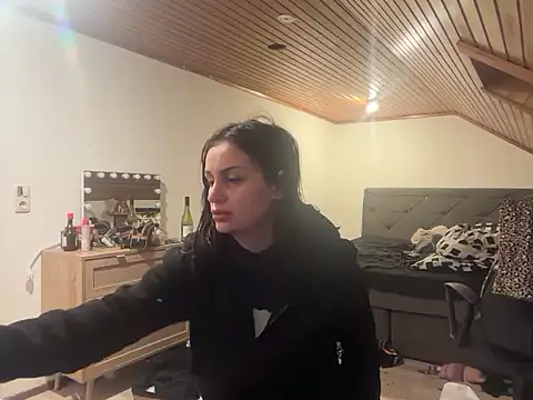 Snapshot of JeSuisUnTapin chatting on December 2, 2025, 7:48 pm JeSuisUnTapin online show from December 2, 2025, 7:48 pm