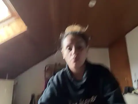 Snapshot of JeSuisUnTapin chatting on October 16, 2025, 10:45 am JeSuisUnTapin online show from October 16, 2025, 10:45 am