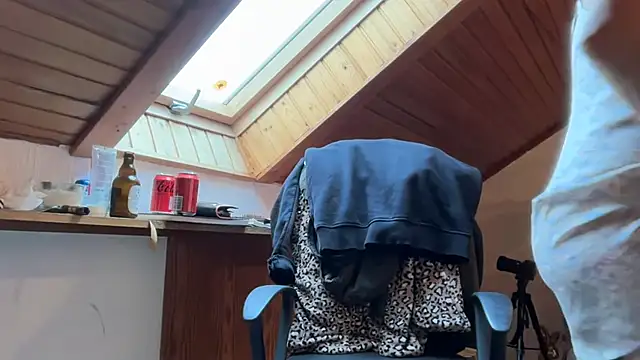 Snapshot of JeSuisUnTapin chatting on October 24, 2025, 11:09 am JeSuisUnTapin online show from October 24, 2025, 11:09 am